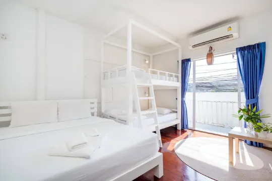 ห้องครอบครัวในโซนโฮสเทล แบบไม่มีวิว