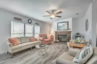 Pet-Friendly Home 10 Mi to Lake Okeechobee!