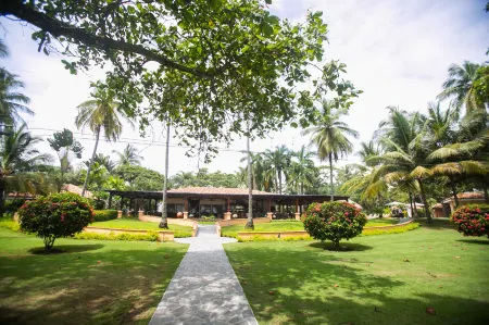 Sunset del Mar Beach Resort