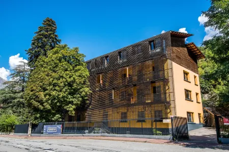 Hôtel Le Marintan Отели в г. Сен-Жульен-Мон-Дени