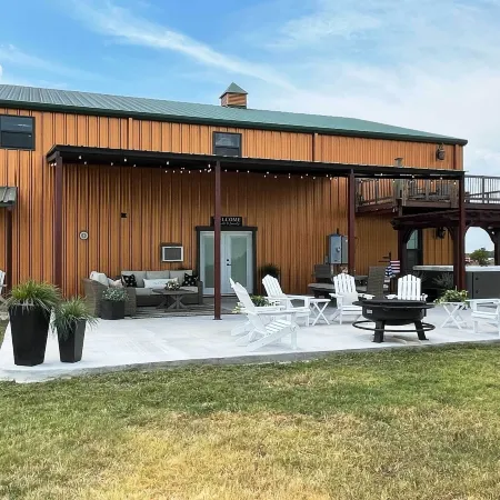 'The Copper Roost': Lake Texoma Escape w/ Hot Tub