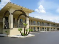 Serena Inn Hotels in Polk County