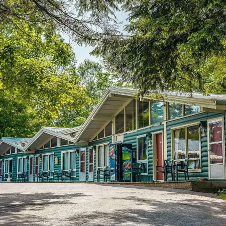 Park Motel and Cabins