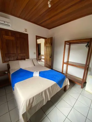 Pousada Ponta da Baleia Hotels near Taipús de fora