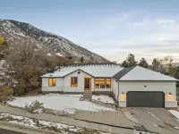 16person. 10 BD, Dual Hot Tub. 20 min to Ski Resorts