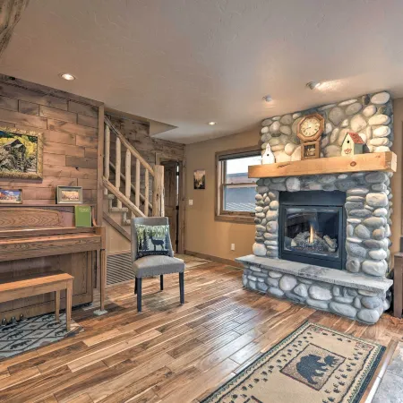 Updated Mtn Home w/ Deck on Uncompahgre River