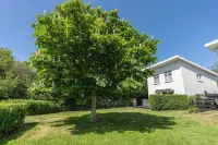 Pretty Holiday Home with Garden
