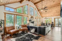 Moose Ridge Cabin 5卧室小木屋由RedAwning提供