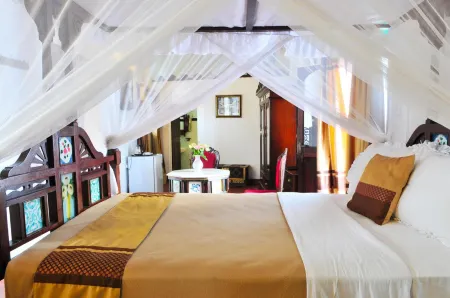 Dhow Palace Hotel