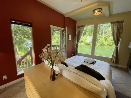 Campbell River 2 bedroom Fishing Lodge - River View