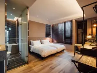 Chez nous Hotel berhampiran Stesen MRT Daan