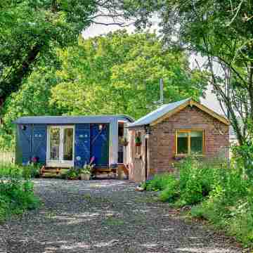 Shrawardine Train Carriage Hotel Exterior