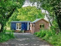 Shrawardine Train Carriage Hotel a 