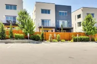 < 2 Mi to Dtwn: Reno Gem w/ Rooftop Patio!
