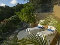 COUPLES RETREAT, HUGE OCEAN VIEWS, FREE KAYAKS & PADDLE BOARDS Hotels in Coral Bay