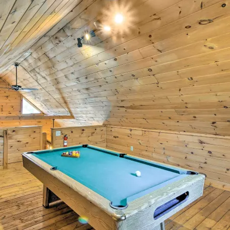 Creekside Cabin in the Blue Ridge Mountains!