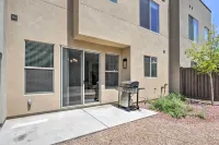 Luxury Downtown Moab Townhome w/ Pool Access! - Apartments