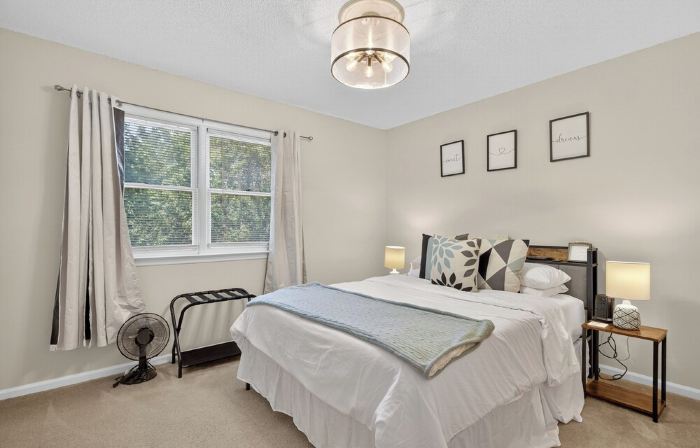 Charming 2-bedroom townhome in great location offering all the comforts of home.