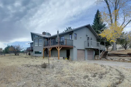 Spacious Hotchkiss Home w/ Stunning Mountain Views - parking