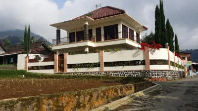 Villa Kusuma Tawangmangu Hotel dekat Gua Maria Sendang Pawitra