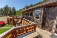 Honeymoon Cove at Crook Point Hotels in Curry County