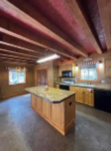 The Cozy Acorn Cascade Lake Retreat