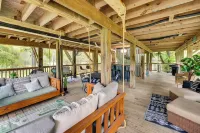 Riverfront Cuero Vacation Home w/ Spacious Deck! - 3-Star