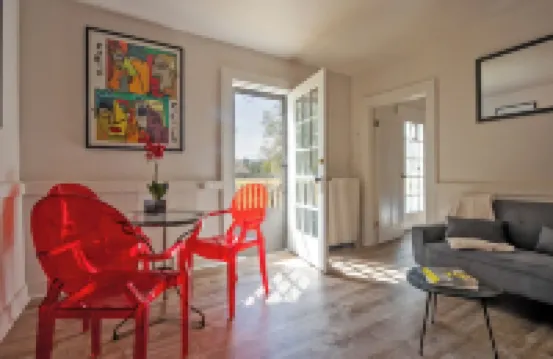 Colorful Modern Hideaway In Downtown Woodstock - AC & WiFi