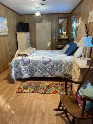 Great home for the working traveler. Short term or long term is welcome.