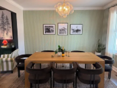 6Br w/ Golf Sim Putting Green Hot Tub Sauna Games