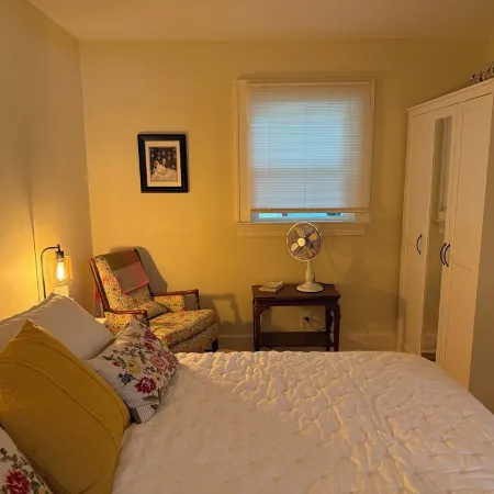 Newly renovated cottage in Clayton Historic District - a short drive to Raleigh