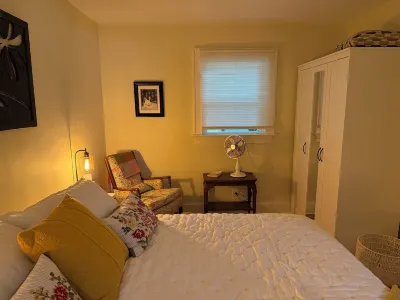 Newly renovated cottage in Clayton Historic District - a short drive to Raleigh 클레이턴 DC 주변 호텔