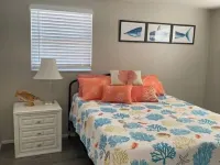 Sunrise, Suntan, Sunset repeat! Coastal getaway! 2 bd, pet and kid friendly Hotels in Holiday