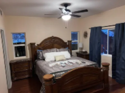 Mountain Escape: Sleeps Multiple Families with Pool Table & Game Room