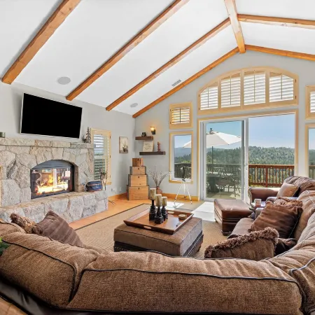 Sky Canyon Lodge by AvantStay