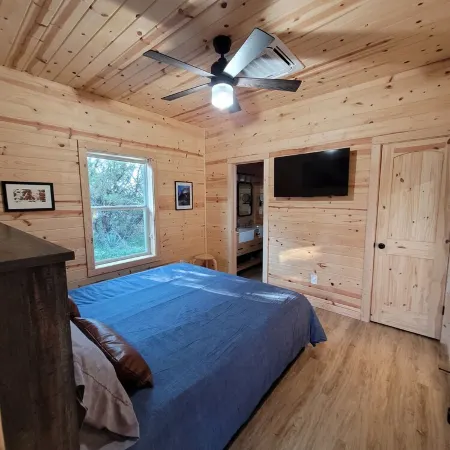 Slow Your Roll - Luxury cabin close to Granbury, Glen Rose, and Stephenville