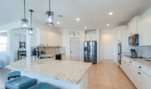 Private Swim Up Oasis, Hot Tub, Game Room, 100” TV