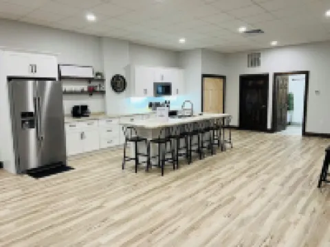 Newly Renovated 2-bedroom apartment in charming Dyersville, IA