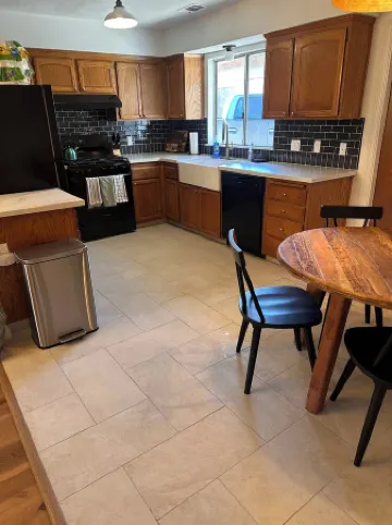 Yosemite Gateway: Modern Dual-Master Cabin