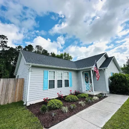Surf City Off Island Retreat! 2.5 mi to beach - Flexible booking days!