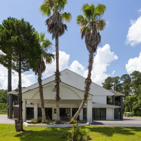 Days Inn by Wyndham Hardeeville Near Hilton Head