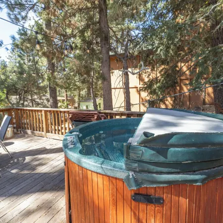 True Big Bear Lake Cabin with jacuzzi
