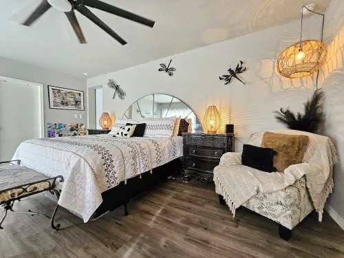 Walking distance from restaurants, shopping, entertainment, and Tinker AFB