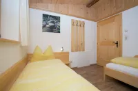 Gorgeous Chalet with Hot Tub in Tyrol