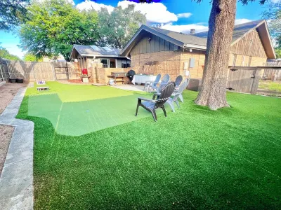 THE 806 - Sleeps 14+ - Perfect for BIG Groups