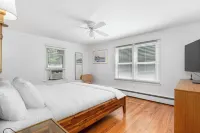 4Br Near Downtown Bristol w/ Yard & Parking