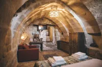 Tale Cave Inn