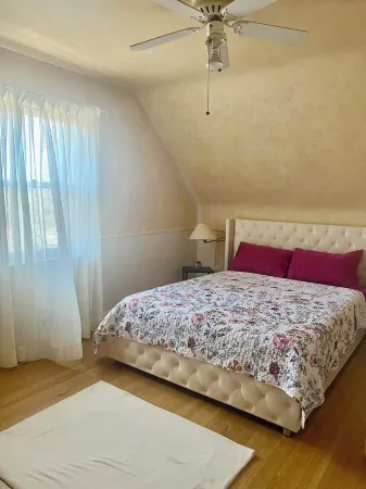 Your cozy home in Richmond Hill downtown!