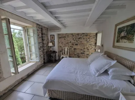 Private villa in Montaud: Elegance and tranquillity