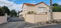 Peaceful apartment on a green estate 4KM from the center of vichy